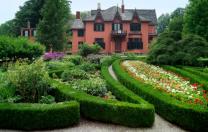 Roseland Cottage's manicured look