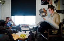 In a still from "The Painter and the Thief," the male thief watches the female artist at work.