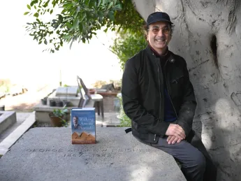 Bel professor of Egyptology Peter Der Manuelian, with his book "Walking Among Pharaohs" (2022)