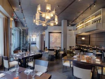 Deuxave’s elegant ambiance. 