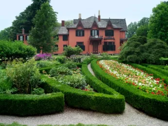 Roseland Cottage's manicured look