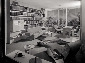 A view of the Frank House study in 1940, with many books and examples of modern art from the 1930s