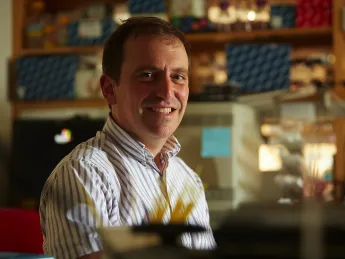 Photograph of Marc Lipsitch in his lab