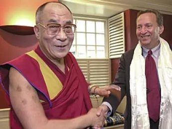 East meets West: His Holiness the Dalai Lama and President Lawrence H. Summers at Massachusetts Hall