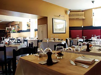 Ten Tables, in its new, Cambridge incarnation, has an  appealing 1940s vibe and exquisite food.