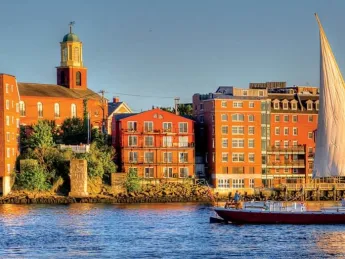 Scenic trips along the Piscataqua River highlight the region’s ecology and maritime history—along with the beauty of sailing.
