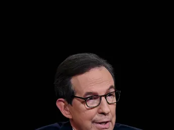 Photograph of Chris Wallace moderating 2020 presidential debate