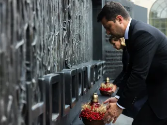 Volodymyr Zelenskyy at the Holodomor Memorial