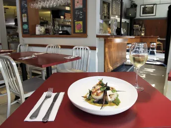 Strip T&rsquo;s nuanced fare, such as these sea scallops with yellow curry and chanterelles, is served in simple environs. 