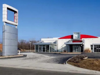 Photo of a defunct Saturn dealership