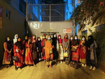 Rohingya students arriving at the AUW campus entrance 