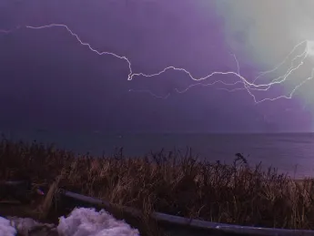 Late-winter thunderstorm atop snow in New England, February 2014