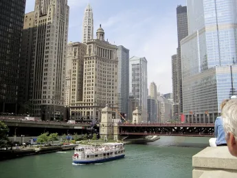 From old money and new glitz (the glass Trump Tower) at Michigan Avenue, below, to a different life in the Near South Side, close to the Loop 