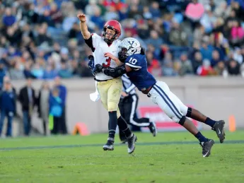 Despite the efforts of Yale linebacker Victor Egu, Crimson quarterback Scott Hosch ’16 managed a flip to freshman receiver Justice Shelton-Mosley, who took the ball the rest of the way. The 35-yard touchdown gave Harvard a 14-7 second-quarter lead in The Game.