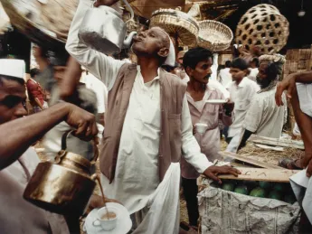<em>Mango Season, Crawford Market, Mumbai</em>, Maharastra, 1993, on display at the Sackler Museum