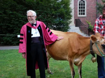 Harvey Cox, Harvard’s ninth Hollis professor of divinity, introduces Faith, his guest of honor, and Ben Holmes, both from The Farm School, in Athol, Massachusetts.