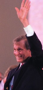 Rudenstine waving at commencement