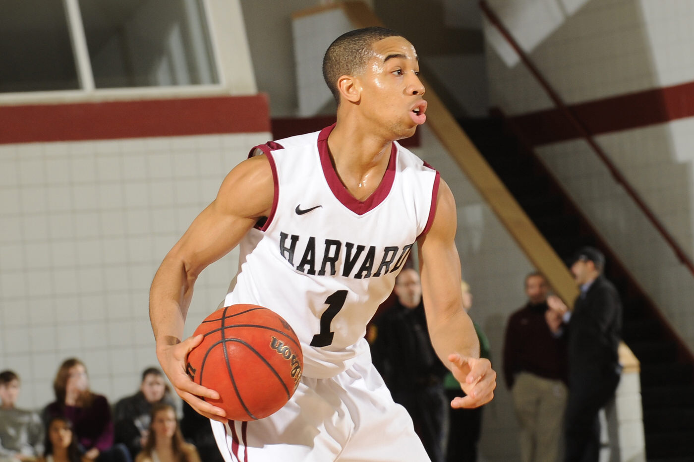 Harvard Men S Basketball Team Keeps Edge Beating Columbia And