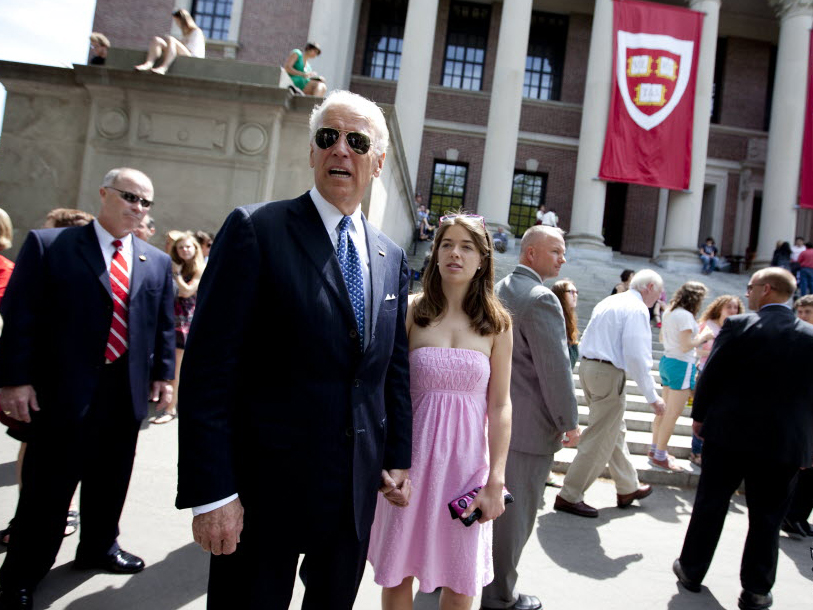 Vuggeviser Optøjer Allergi Vice President Joseph R. Biden makes an appearance at Class Day | Harvard  Magazine