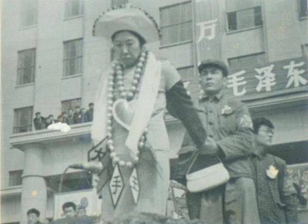 Wang Guangmei, wife of Liu Shaoqi, was humiliated at a denunciation rally at Tsinghua University, during Cultural Revolution