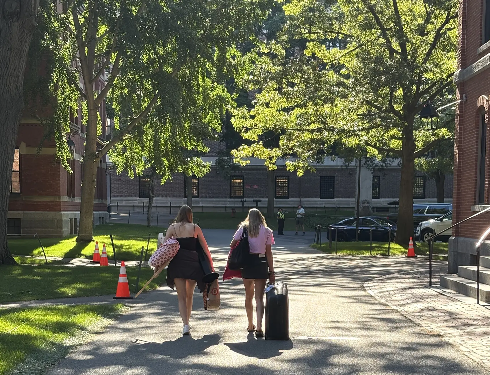 students moving into harvard yard 