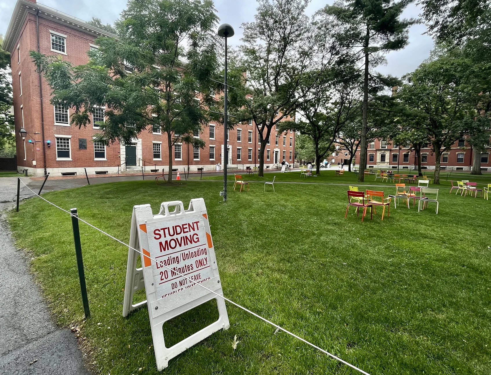 Sign reading "Student moving loading/unloading 20 minutes only" in Harvard Yard