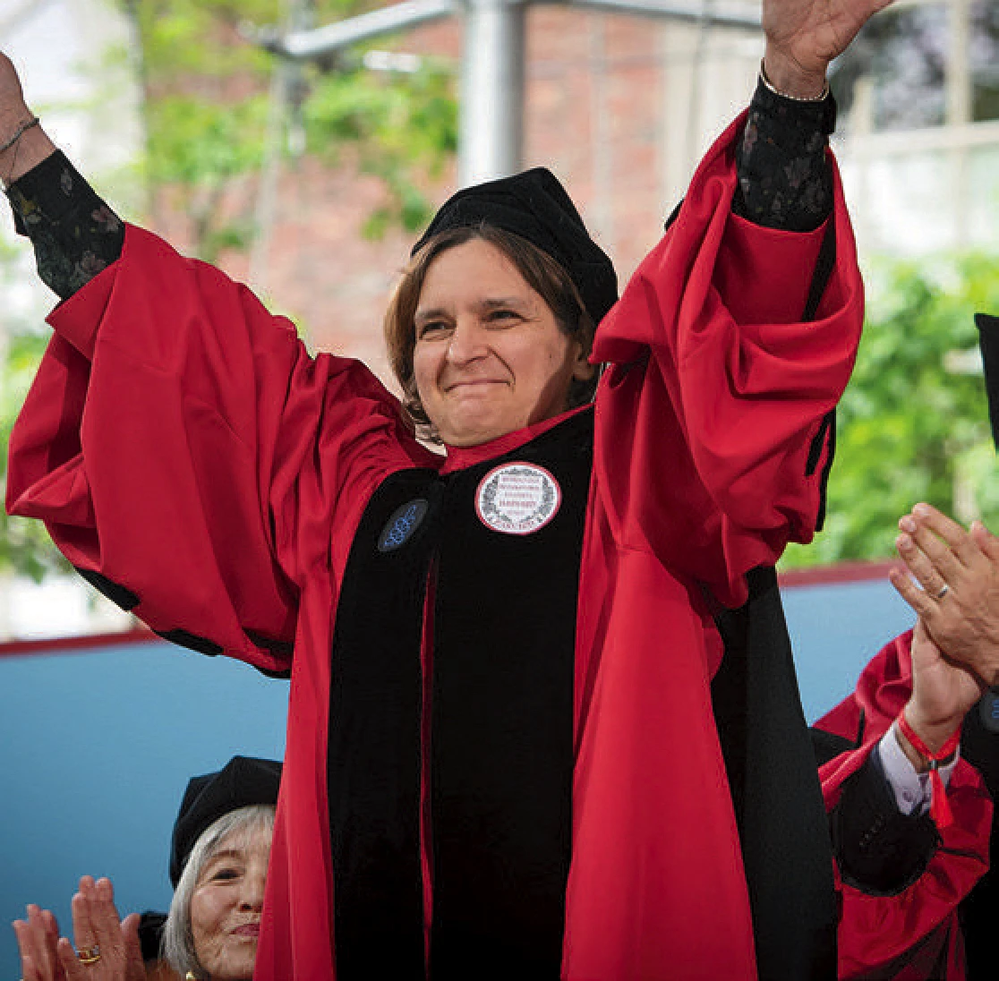 Esther Duflo waving with both arms