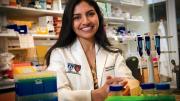 Photograph of Humsa Venkatesh in her lab