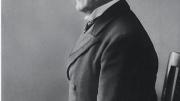A formal portrait of Eliot taken around 1910
