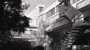 Exterior of the Frank House, showing its Bauhaus features
