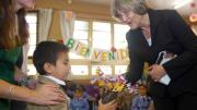 President Faust visits the classroom of Maria Cristina Valenzuela, in a Chilean school participating in the <i>Un Buen Comienzo</i> program.