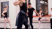 Portrait of Claudia Schreier in rehearsal