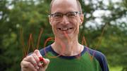 Mark Saltveit writes "Wow" on a piece of glass
