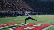 Yale tight end Jackson Hawes catches the game-winning five-yard touchdown pass.