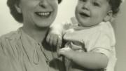 Phillips with her adopted son, Thomas, in early 1942