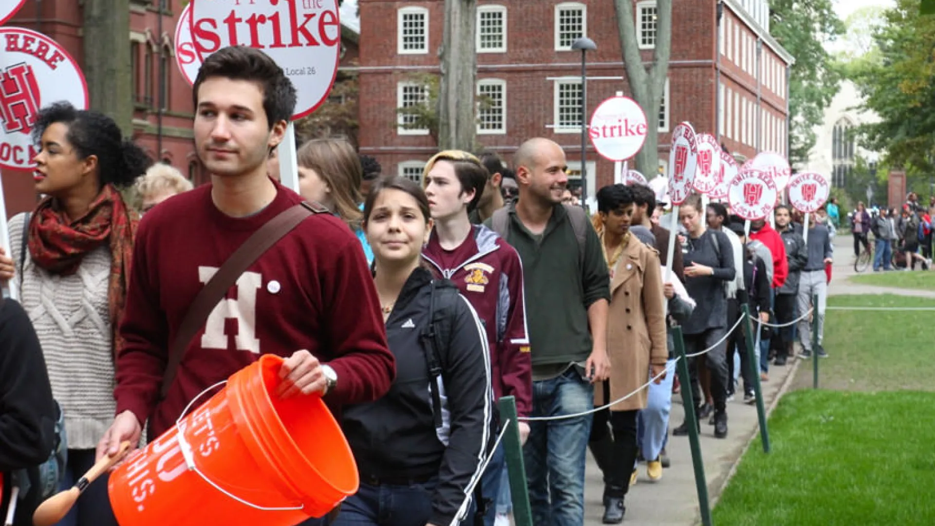 Dining Hall Workers Move Toward Strike Next Week | Harvard Magazine