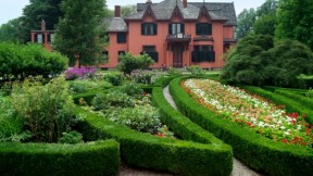 Roseland Cottage's manicured look