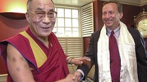 East meets West: His Holiness the Dalai Lama and President Lawrence H. Summers at Massachusetts Hall