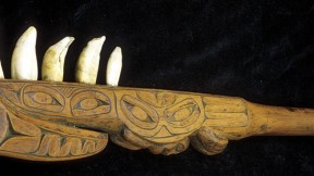 A Nisga&rsquo;a club is armed with whale teeth (British Columbia)