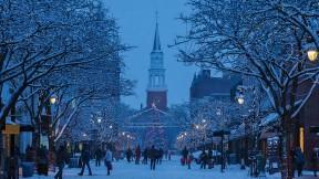 wintry scene of downtown Vermont's pedestrian shopping zone