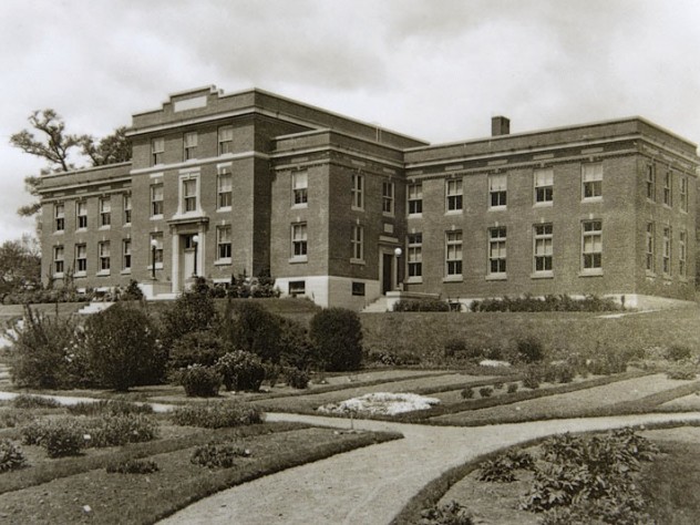 In 1956 to 79 Garden Street, vacated by the Gray Herbarium and renamed Kittredge Hall, where the Press leafs out today