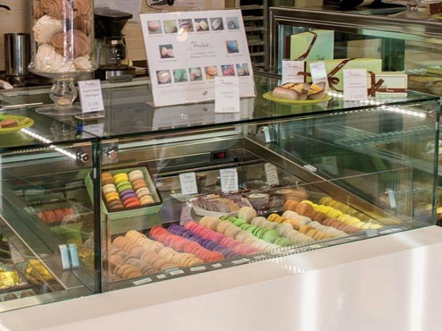 Praliné’s French treats are laid out like jewels, under glass.