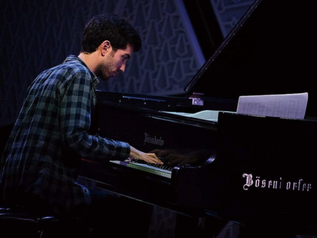 Phillip Golub playing piano