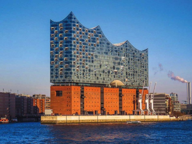  photograph of the multipurpose Elbphilharmonie, on the River Elbe, Hamburg (2016)