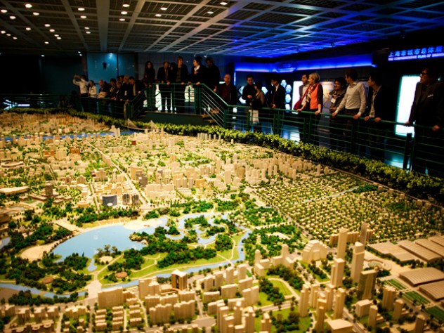 President Faust and GSD dean Mostafavi take in the city model at Shanghai Urban Planning Exhibition Hall (left) on March 19.