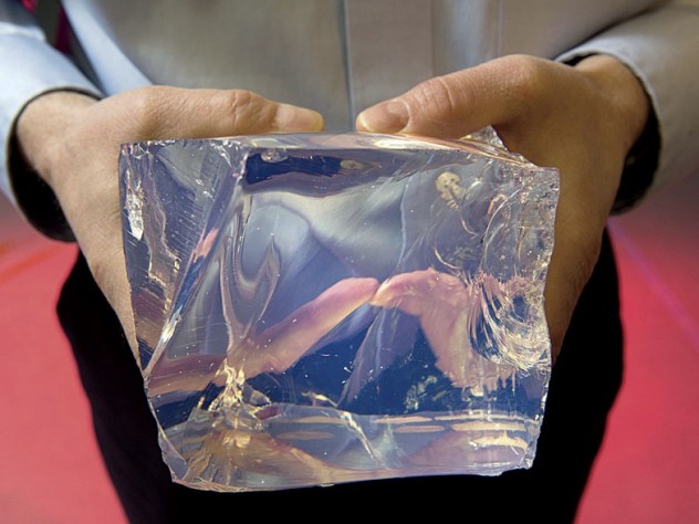 The detail shows a chunk of raw glass.