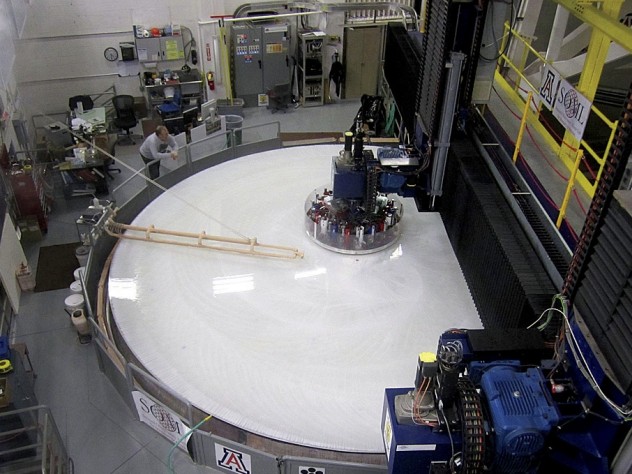 After the mirror glass is cooled and the structure is connected to its supports, the reflecting surface undergoes years of computer-controlled precision polishing and optical testing.