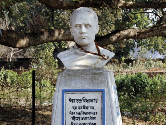 The inscription below this bust of Vidyasagar quotes Rabindranath Tagore: &ldquo;The chief glories of [his] character were neither his compassion nor his learning, but his invincible manliness and imperishable humanity.&rdquo; The presence of a garland speaks to the reverence many still feel for the man.