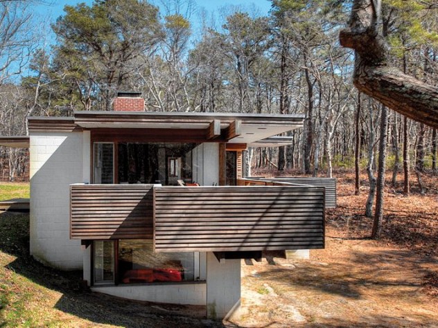 Photograph courtesy of the Cape Cod Modern House Trust The Kugel/Gips House (1970) was restored in 2009 by the Cape Cod Modern House Trust.
