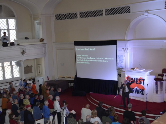 Photograph by Harvard Magazine/SG First Parish's Rev. Fred Small, M.Div. ’99, leads the crowd in a song about divestment.